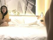 黄衣甜美妹子啪啪，舌吻蹲着口交互摸骑乘后入抽插猛操